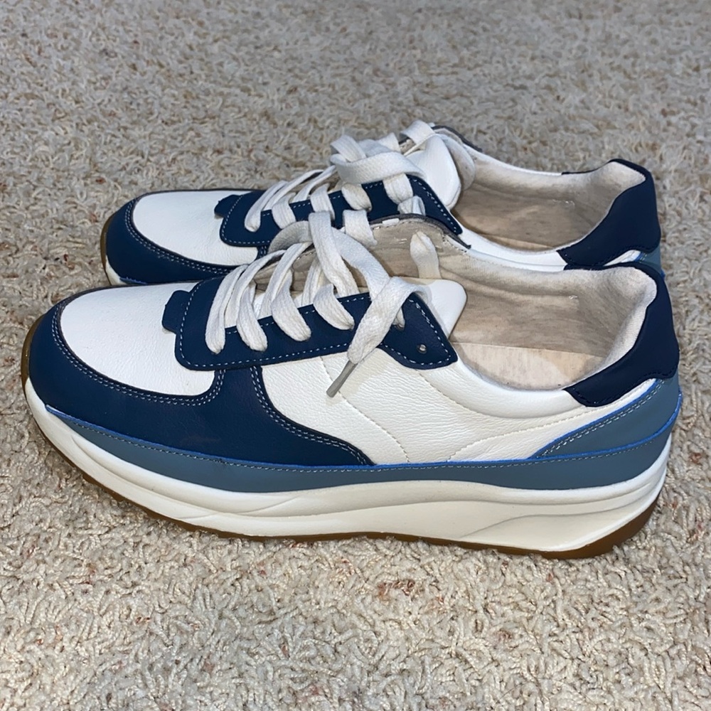 Cushionaire Score Sneakers